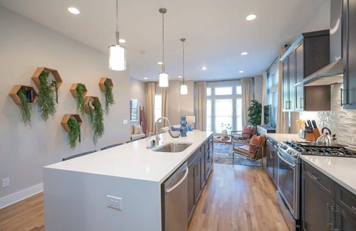 Hadley - Washington House | Rooftop, Grill, Garage, Near Broadway