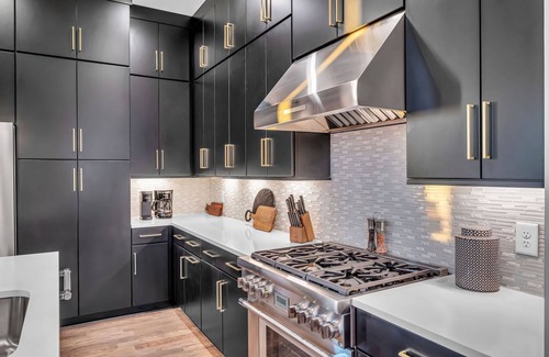 Katie Hill Neighborhood House | Rooftop Hot Tub City Views Disco Lounge