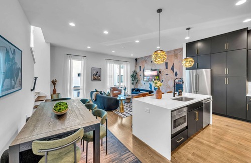 Katie Hill Neighborhood House | Rooftop Hot Tub City Views Pac-man Pool Table