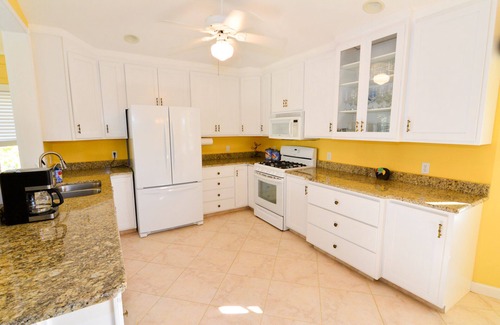 Fort Myers Beach House | Rooftop Patio w/Panoramic Views of the Gulf & Bay. WALK to everything.