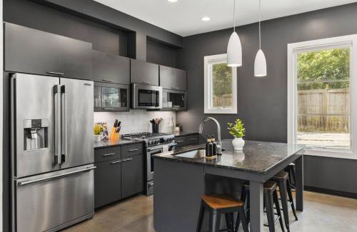 Hillsboro Village House | Rooftop Patio with Parking WALK to Belmont and 12 South