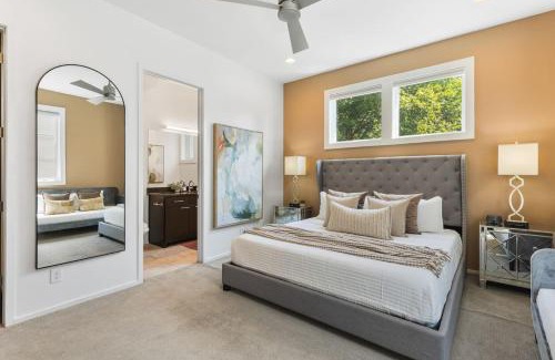 Hillsboro Village House | Rooftop Patio with Parking WALK to Belmont and 12 South