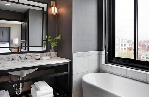 Logan Circle House | Rooftop Pool & Bar! Onsite Parking! Minutes to Capital One Arena!