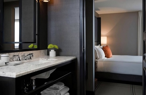 Logan Circle House | Rooftop Pool & Bar Onsite! Close to Capital One Arena and The National Mall!