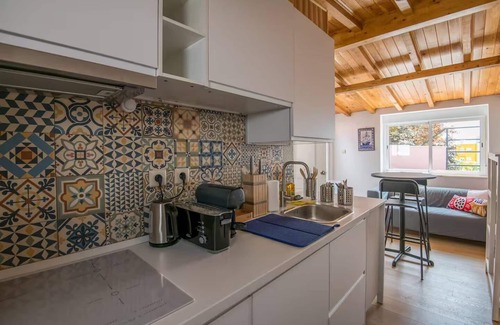 Santa Isabel Apartment | ROOFTOP Studio with terrace and view by Amoreiras