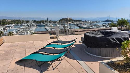 Antibes City Centre Apartment | ROOFTOP -Vue port, 4 pers, climatisé, terrasse, jaccuzi, parking