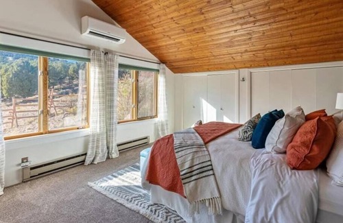 Herriman House | Rooftop with Mountain View,Queen Bed
