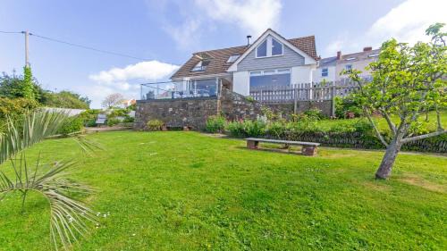 Braunton House | Rooftops Braunton, Stylish Beach House - Fantastic Views - Hot Tub hire - Sleeps 8