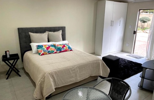 Greater Johannesburg Metropolitan Area House | Rooikrans Guest House