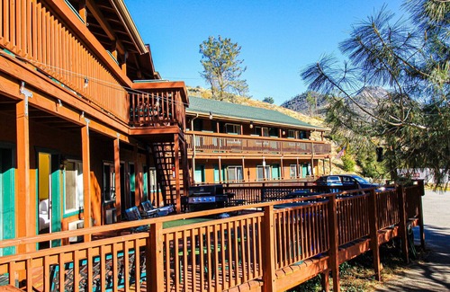 Kernville Cabin | Room 07 Double Queen Studio with Kitchenette
