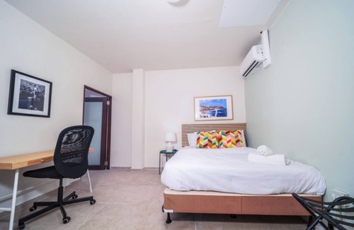 Santurce Hotel | Room 1 - Stylish Accessible Suite