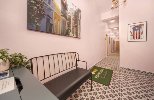 Santurce Hotel | Room 1 - Stylish Accessible Suite