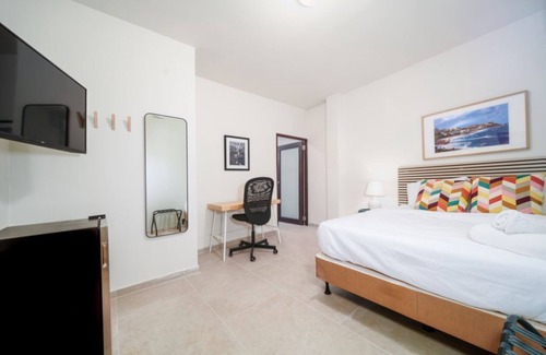Santurce Hotel | Room 1 - Stylish Accessible Suite
