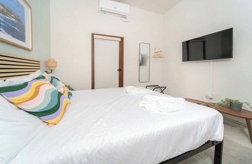 Santurce Hotel | Room 11: Balcony Bliss in Creative Santurce