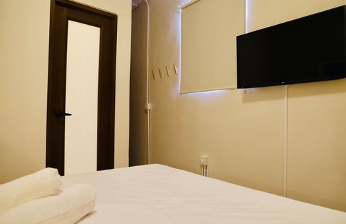 Santurce Hotel | Room 12: Sunlit Balcony Stay Near Calle Cerra