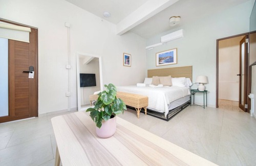 Santurce Hotel | Room 16: Grand King Suite w/Desk & Sofa Bed