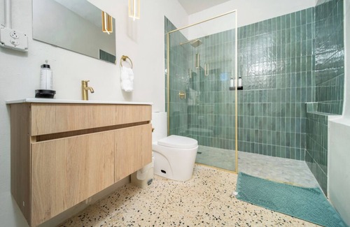 Santurce Hotel | Room 16: Grand King Suite w/Desk & Sofa Bed