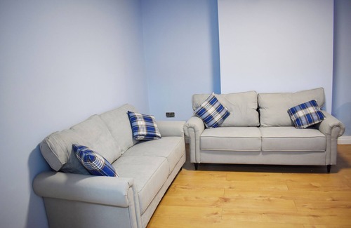 Birmingham Apartment | Room 2