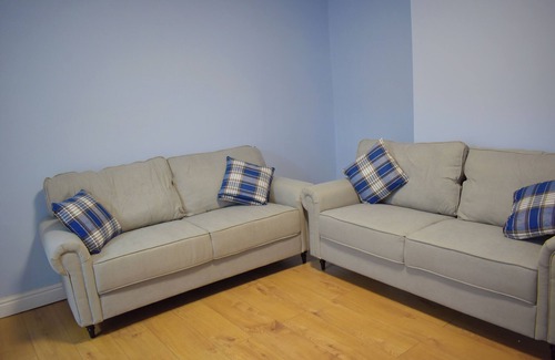 Birmingham Apartment | Room 2
