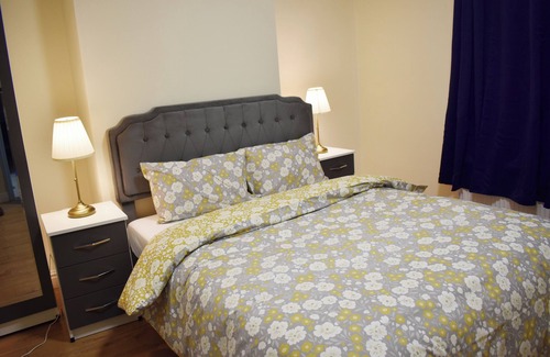 Birmingham Apartment | Room 2