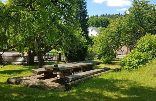 Merzalben Apartment | Room 2 (triple room) - Hostel Forsthaus
