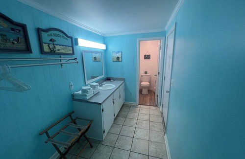 Topsail Beach Hotel | Room #202 Efficiency King w/Kitchen Dog Y