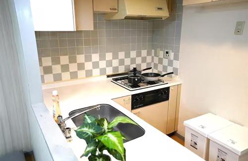 Honmachi Apartment | Room 204 Nishi-Shinjuku Gochome 9 minutes walk 40 square meters Sleeps up to 6 people
