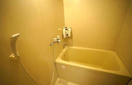 Honmachi Apartment | Room 204 Nishi-Shinjuku Gochome 9 minutes walk 40 square meters Sleeps up to 6 people