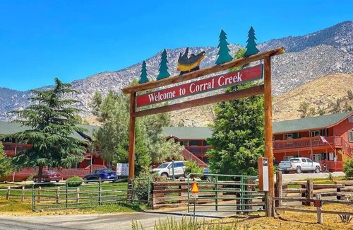 Kernville Cabin | Room 22 Double Queen Studio with Kitchenette