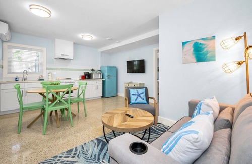 Sunset Beach Hotel | Room 3 · Poolside-bedroom Suite- 2 beds- Pool View
