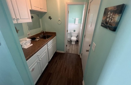 Topsail Beach Hotel | Room #304 Mini Efficiency 2 Double Beds Pets Yes