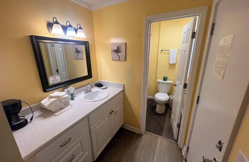 Topsail Beach Hotel | Room#308 Standard 2 Double Beds Pets Yes