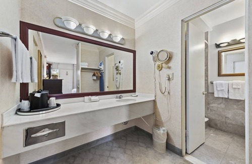 Laguna Beach Hotel | Room 33: King Room at 14|West Boutique Hotel South Building