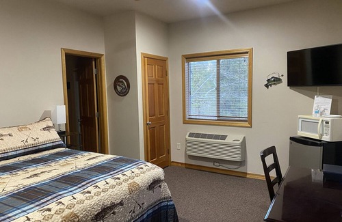 Wolf Creek Cabin | Room 4 @ Montana's Wolf Creek Lodge