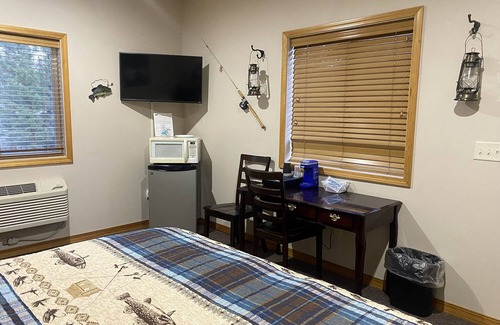Wolf Creek Cabin | Room 4 @ Montana's Wolf Creek Lodge
