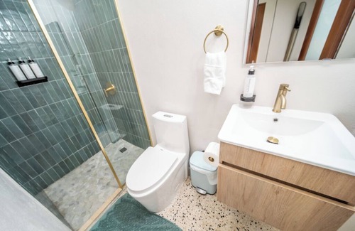 Santurce Hotel | Room 5: Relaxed City Haven in Santurce