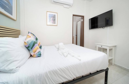 Santurce Hotel | Room 5: Relaxed City Haven in Santurce
