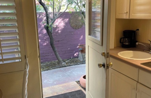 Downtown Palm Springs Apartment | Room 5️⃣ studio in a boutique hotel with kitchen by the pool in downtown PS
