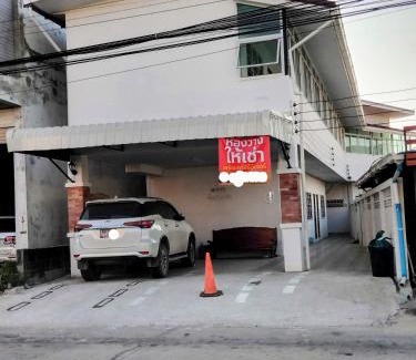 Nai Muang Hostel | room 6 still available for MotoGP