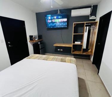 San Miguel Apartment | Room 7 Ciudad Jardin