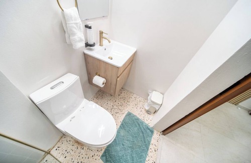 Santurce Hotel | Room 7: Design-Forward Studio by Lagoon