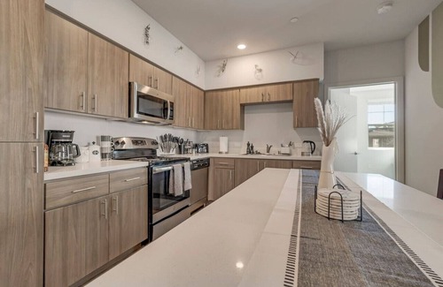 Chico Apartment | Room and Bathroom in Shared Apartment