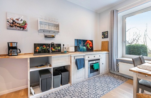 Cecilienkoog Apartment | Room 'Blauquarz' with Shared Garden and Wi-Fi