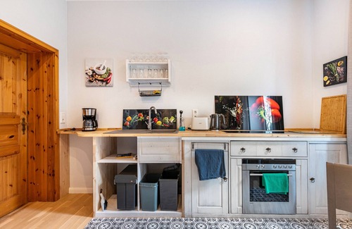 Cecilienkoog Apartment | Room 'Blauquarz' with Shared Garden and Wi-Fi