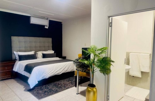 White River House | Room-busa House Self-catering Guest Hous
