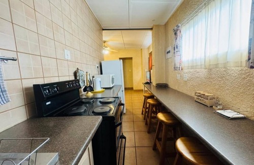 White River House | Room-busa House Self Catering Guest Hous