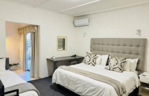 White River House | Room-busa House - Triple Room