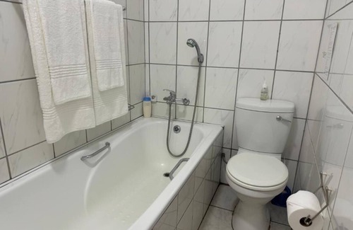 White River House | Room-busa House - Triple Room
