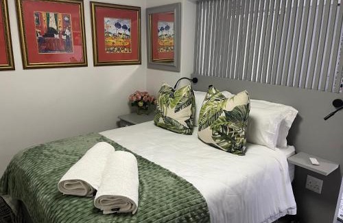 Bellville Bed & Breakfast | Room @carol close