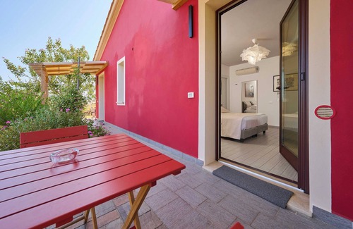 Riotorto Apartment | Room 'Carrara' with Shared Terrace, Wi-Fi and Air Conditioning
